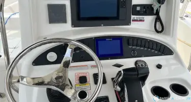 Boston Whaler  320 Outrage