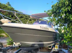 B2 Marine Cap Ferret 500 Cabin