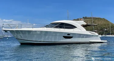 Riviera  4400 Sport Yacht