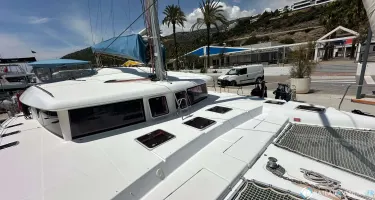 Lagoon  421