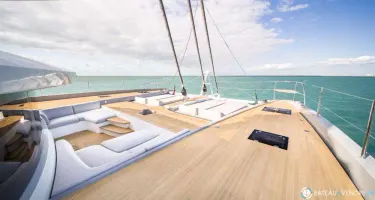 Lagoon Seventy 7