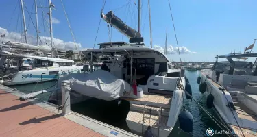Lagoon  42
