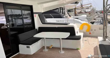 Lagoon  42