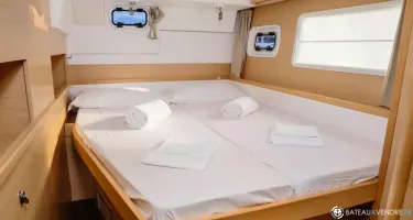 Lagoon  400 S2