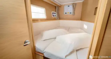 Lagoon  400 S2