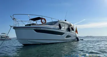 Sealine  C390v