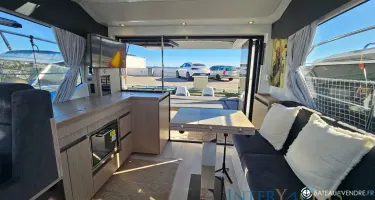 Sealine  C390v