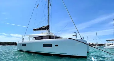 Lagoon  42