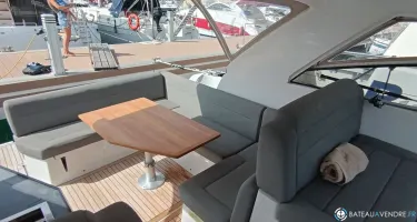 Sealine  S330