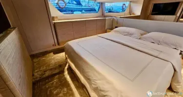 Ferretti  500