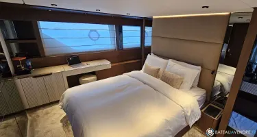 Ferretti  780