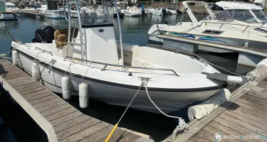 Boston Whaler  210 Outrage