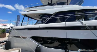 Prestige Yachts M48