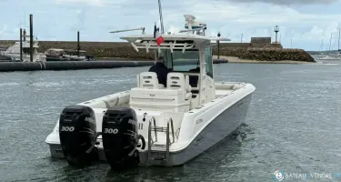 Boston Whaler  320 Outrage