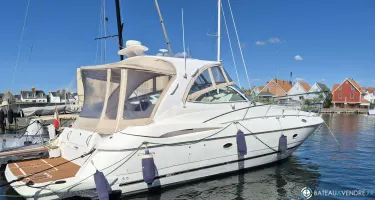 Cruisers Yachts  440 Express