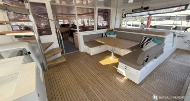 Lagoon  560