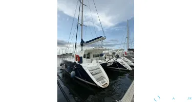 Lagoon  440