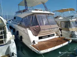 Prestige Yachts  550