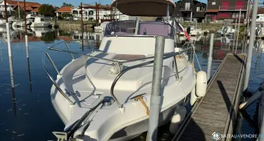B2 Marine Cap Ferret 752 Day Cruiser