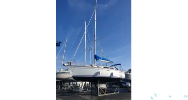 Hunter  33.5