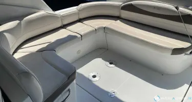 Cruisers Yachts  330 Express