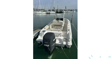 Boston Whaler  230 Outrage