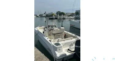 Boston Whaler  230 Outrage