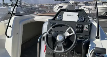 Quicksilver Activ 755 Sundeck