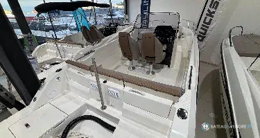 Quicksilver Activ 675 Open