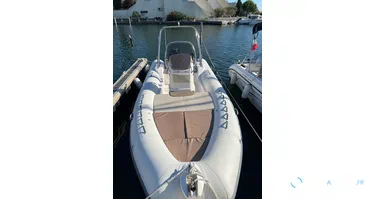 Valiant  630 Classic Hypalon