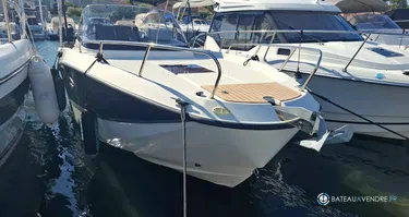 Quicksilver Activ 755 Sundeck