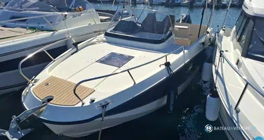 Quicksilver Activ 755 Sundeck