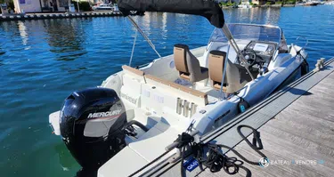 Quicksilver Activ 605 Sundeck