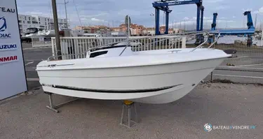 B2 Marine CAP FERRET 522 OPEN