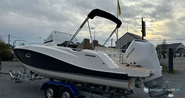 Quicksilver Activ 675 Sundeck