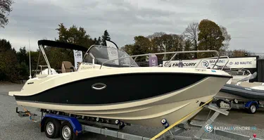 Quicksilver Activ 675 Sundeck