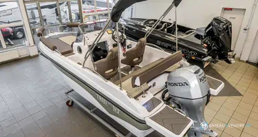 Trident Marine 530 SUNDECK