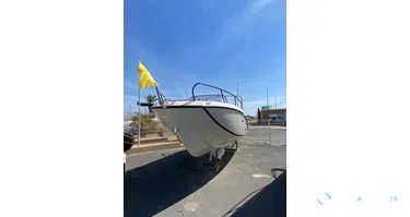 Quicksilver Activ 675 Sundeck