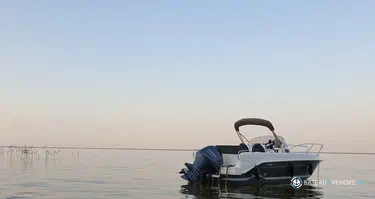 B2 Marine 672 SUNDECK