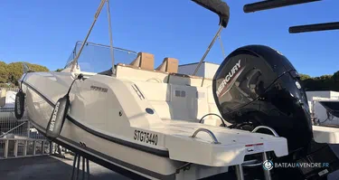 Quicksilver Activ 675 Sundeck