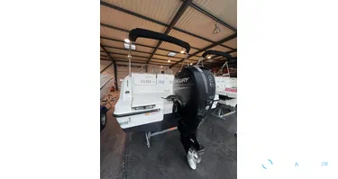 Quicksilver Activ 675 Sundeck