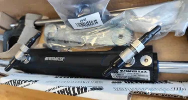 Vérin de direction Ultraflex UC128-OBF/1