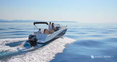 Quicksilver Activ 675 Sundeck