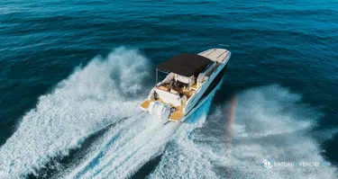 Quicksilver Activ 875 Sundeck