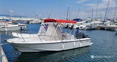 Boston Whaler  21 Outrage