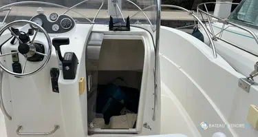 Quicksilver  635 Commander