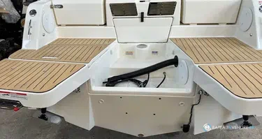 Quicksilver Activ 755 Sundeck