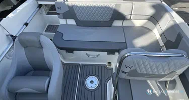 Bayliner VR5 Cuddy OB