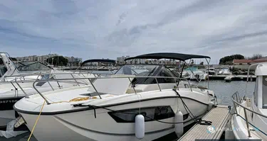 Quicksilver Activ 875 Sundeck