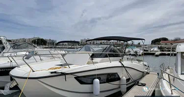 Quicksilver Activ 875 Sundeck